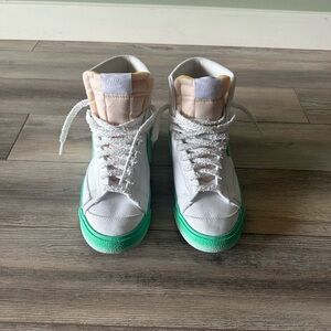 Women’s Nike shoes